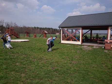 Wycieczka do zagrody Pszczółki przyjaciółki